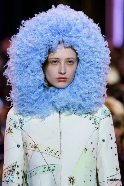 Look 25